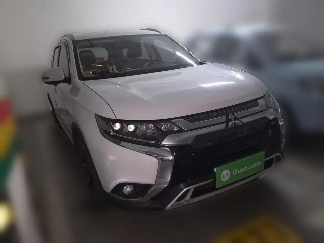 Mitsubishi Outlander 2019 2.4L 4x4 Zhi Xiang Edition 5 Seats China VI Standard — миниатюра 3