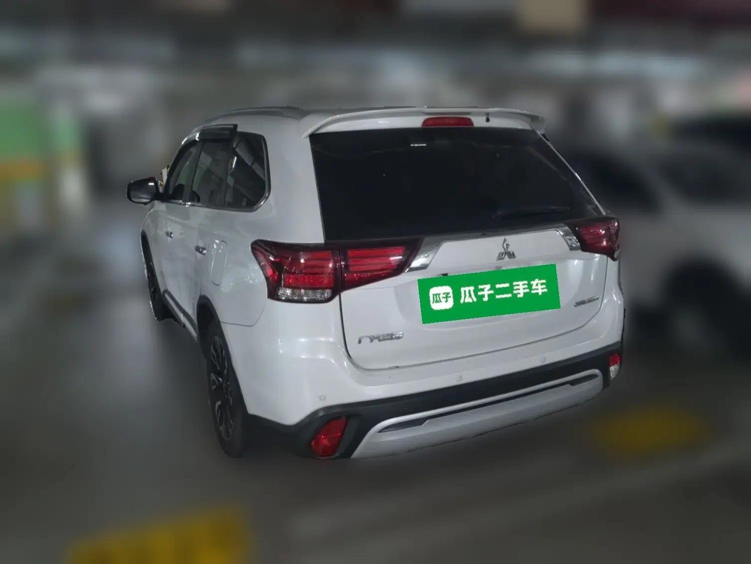Mitsubishi Outlander 2019 2.4L 4x4 Zhi Xiang Edition 5 Seats China VI Standard — миниатюра 4