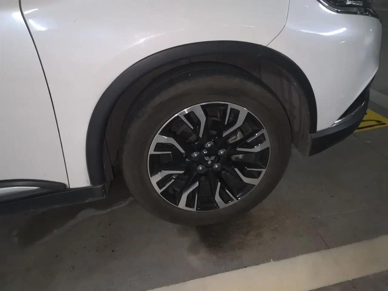 Mitsubishi Outlander 2019 2.4L 4x4 Zhi Xiang Edition 5 Seats China VI Standard — миниатюра 8