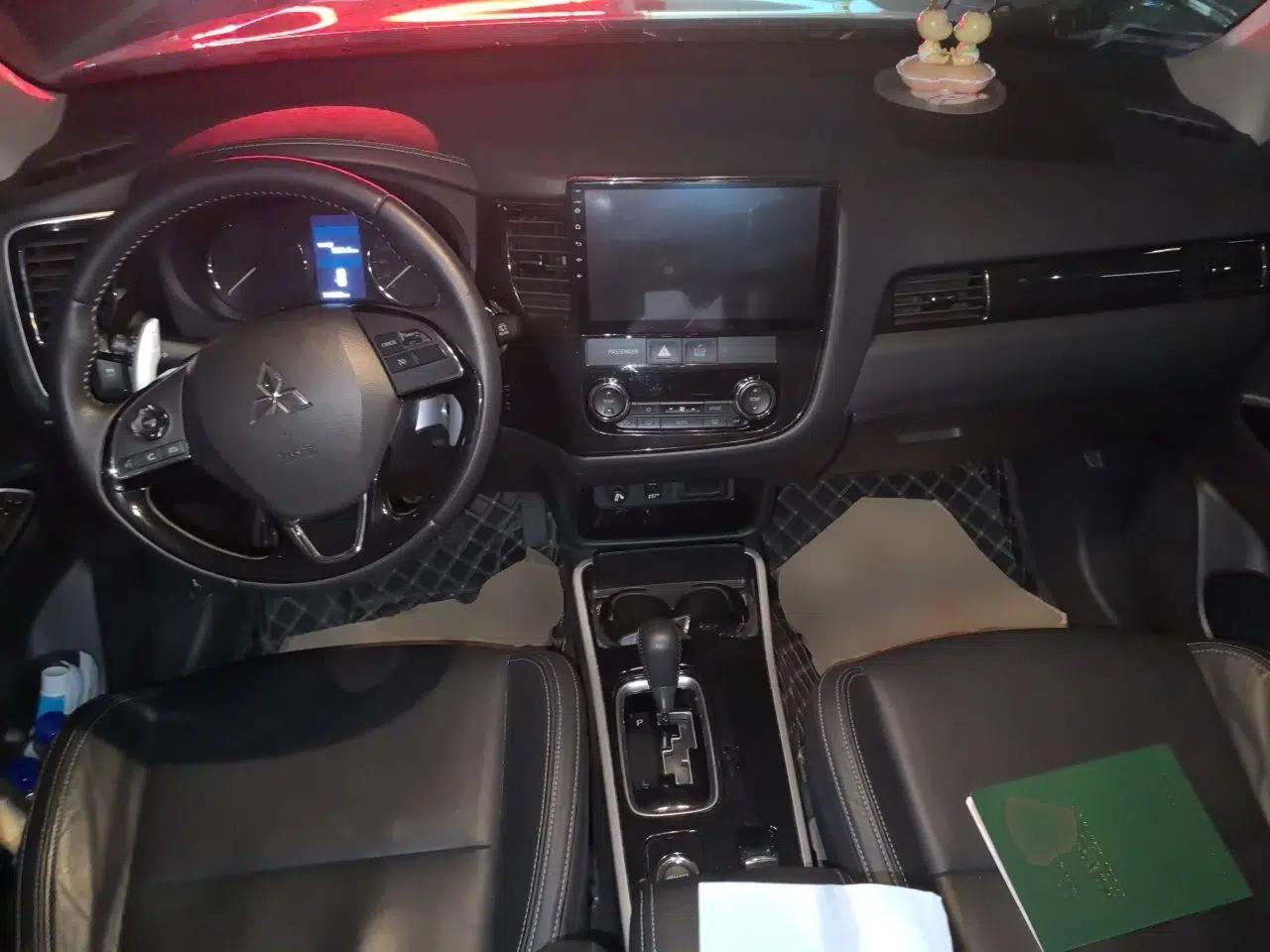 Mitsubishi Outlander 2019 2.4L 4x4 Zhi Xiang Edition 5 Seats China VI Standard — миниатюра 9