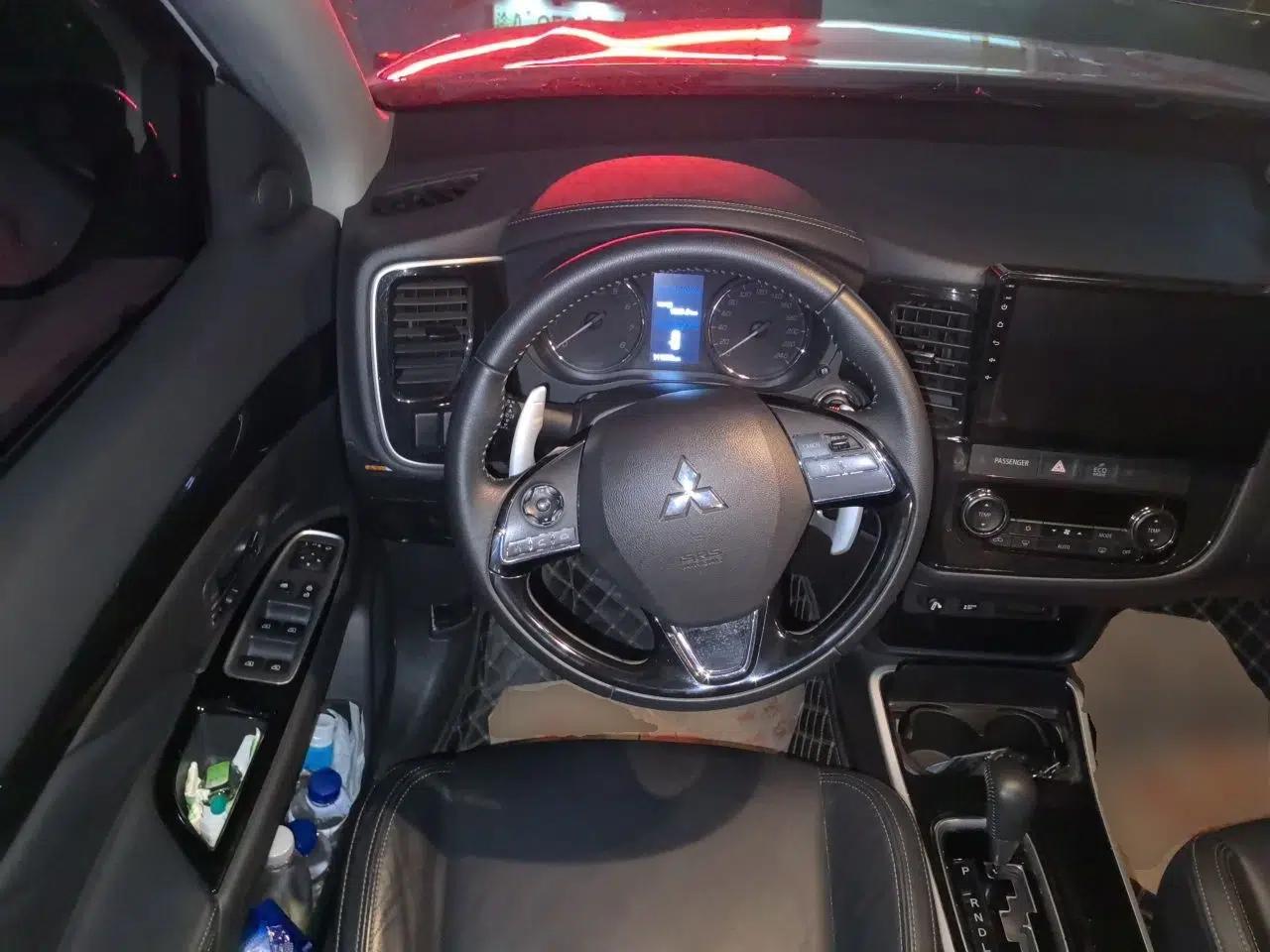 Mitsubishi Outlander 2019 2.4L 4x4 Zhi Xiang Edition 5 Seats China VI Standard — миниатюра 10