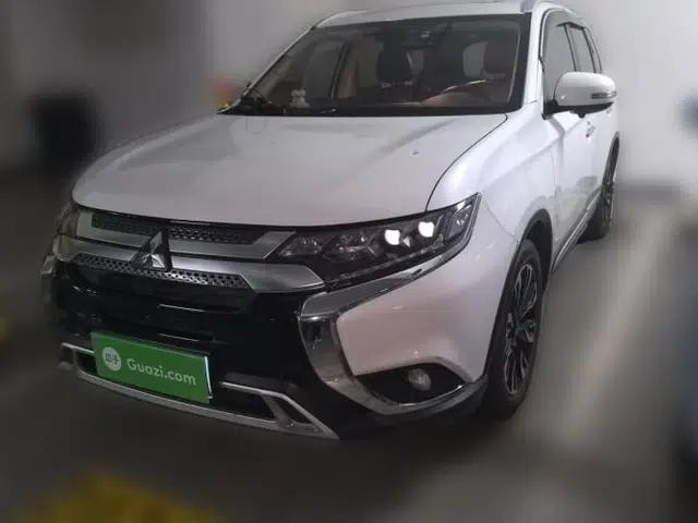 Mitsubishi Outlander 2019 2.4L 4x4 Zhi Xiang Edition 5 Seats China VI Standard