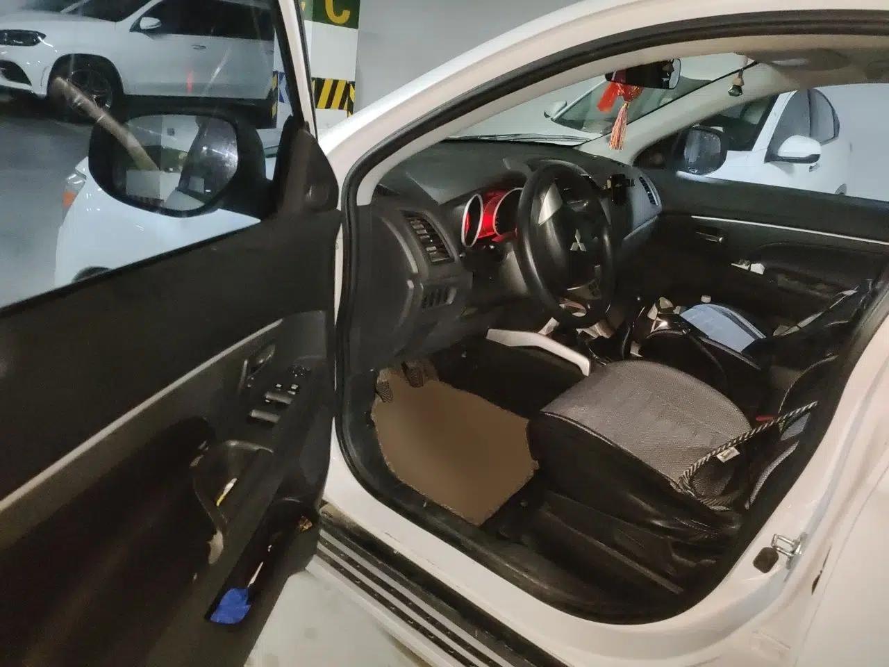 Mitsubishi ASX 2016 1.6L Manual Two-Wheel Drive Pioneer Edition — миниатюра 16