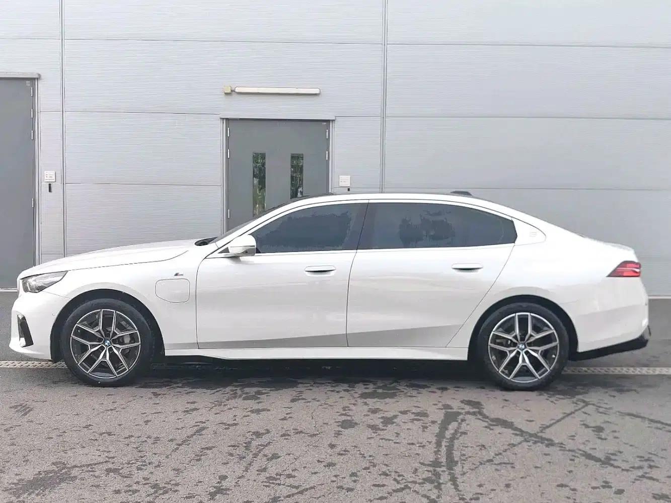 BMW i5 2025 eDrive 40L M Sport Package — миниатюра 4