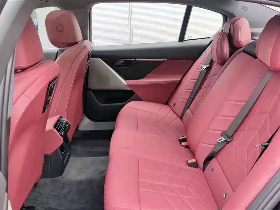 BMW i5 2025 eDrive 35L M Sport Package — миниатюра 12