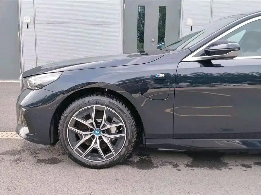 BMW i5 2025 eDrive 35L M Sport Package — миниатюра 6