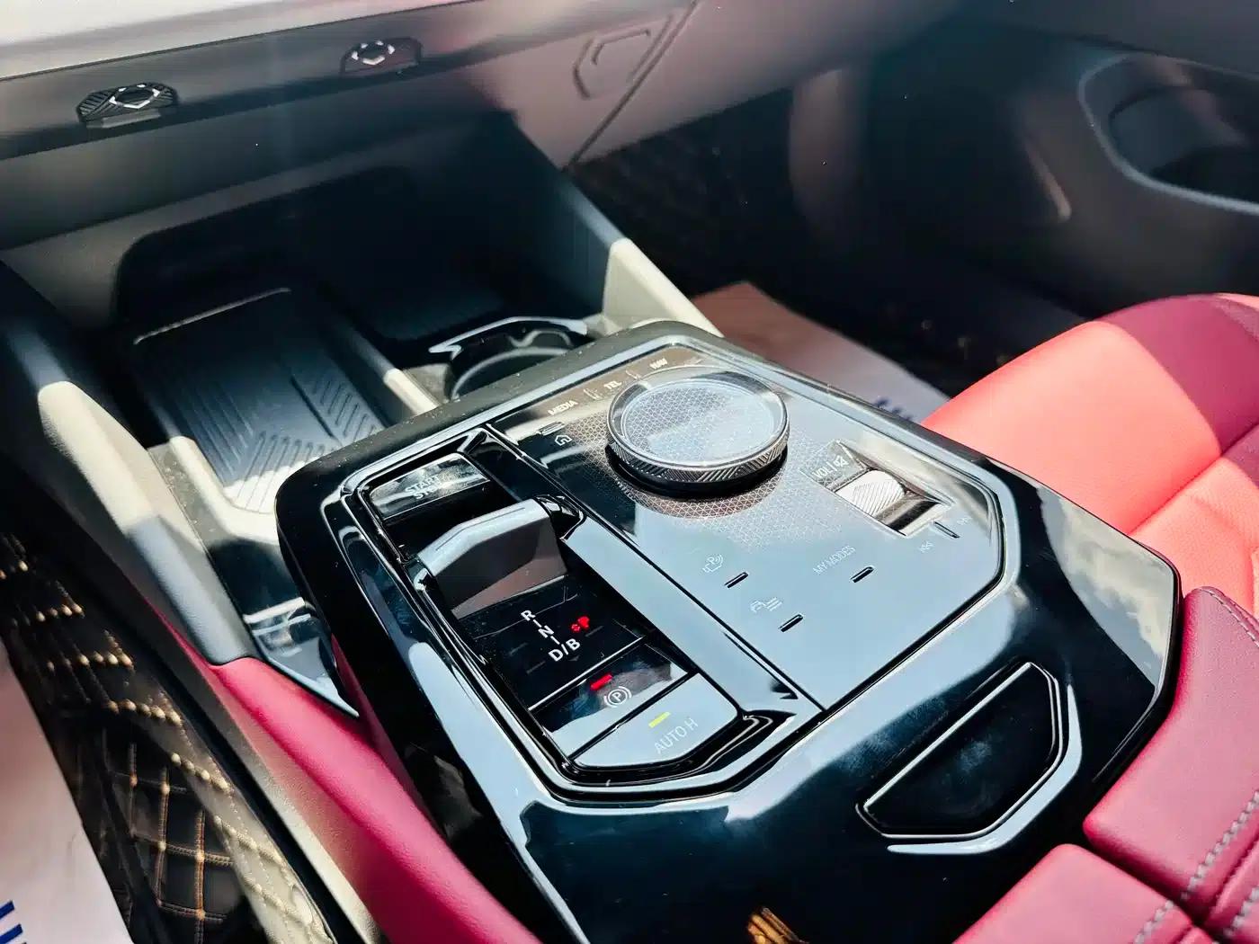 BMW i5 2025 eDrive 35L M Sport Package — миниатюра 10