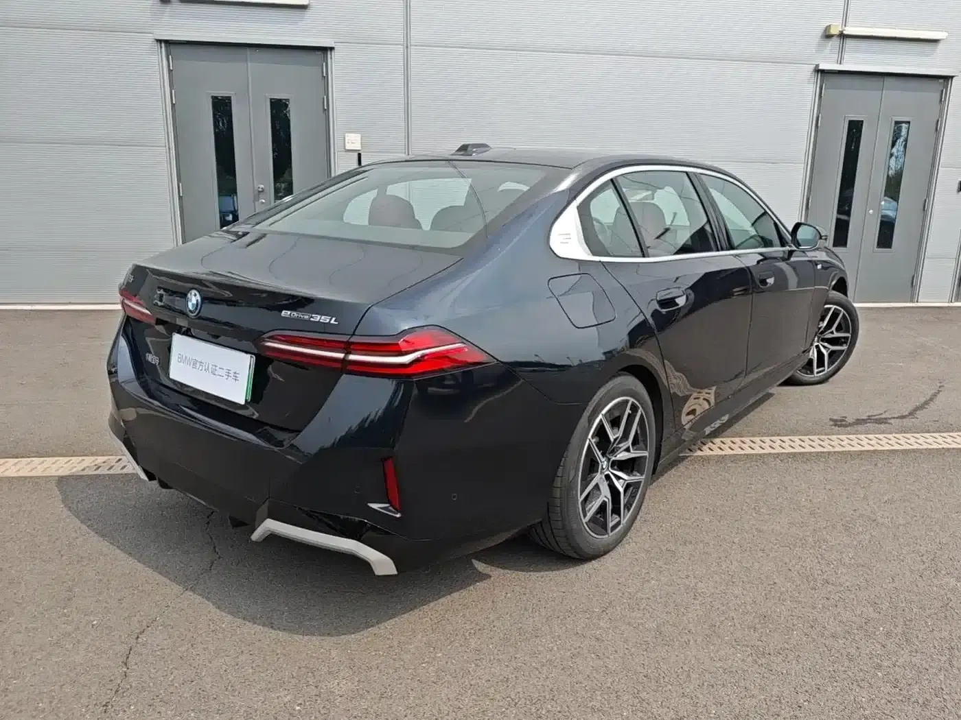 BMW i5 2025 eDrive 35L M Sport Package — миниатюра 4