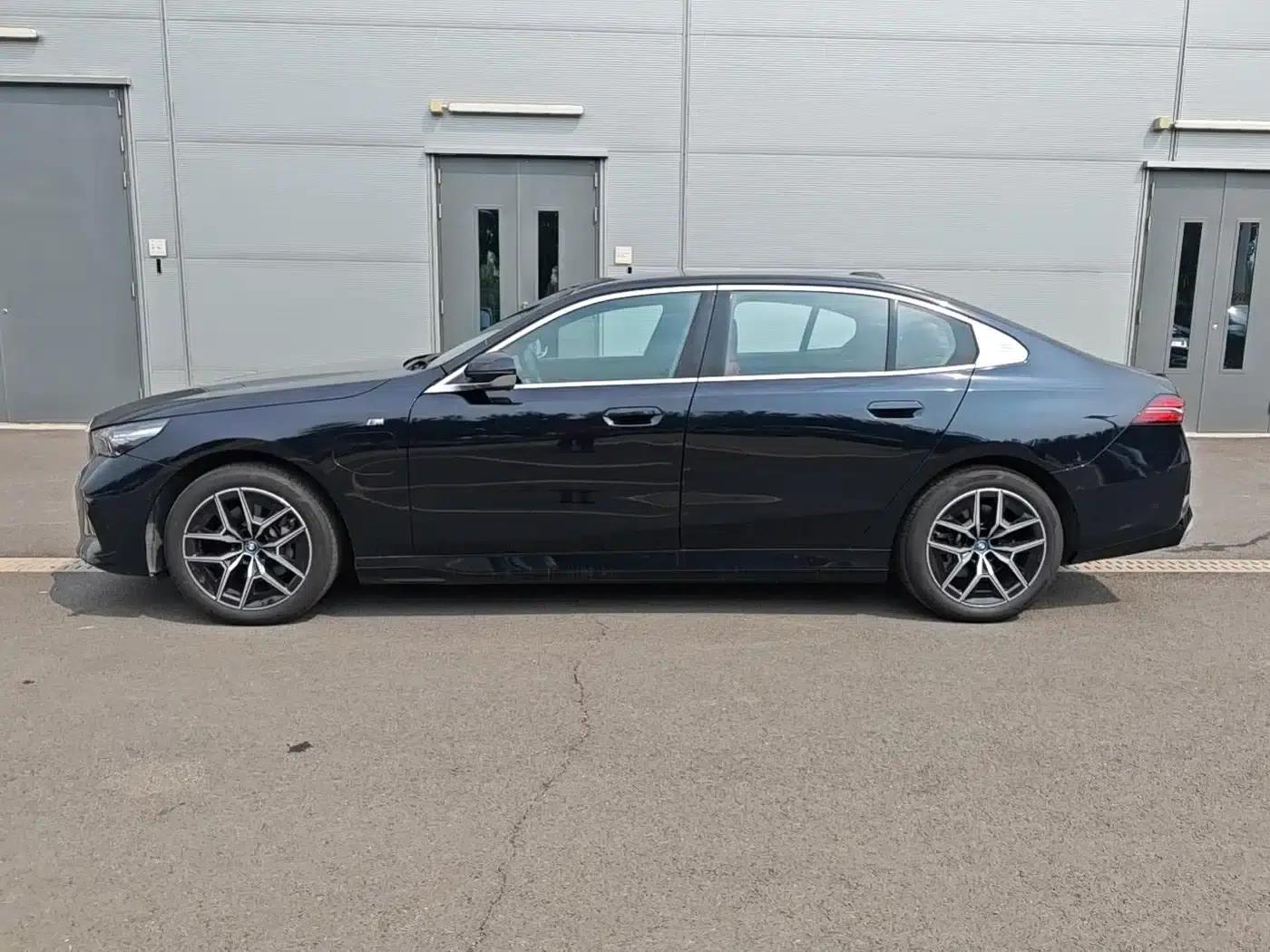 BMW i5 2025 eDrive 35L M Sport Package — миниатюра 5