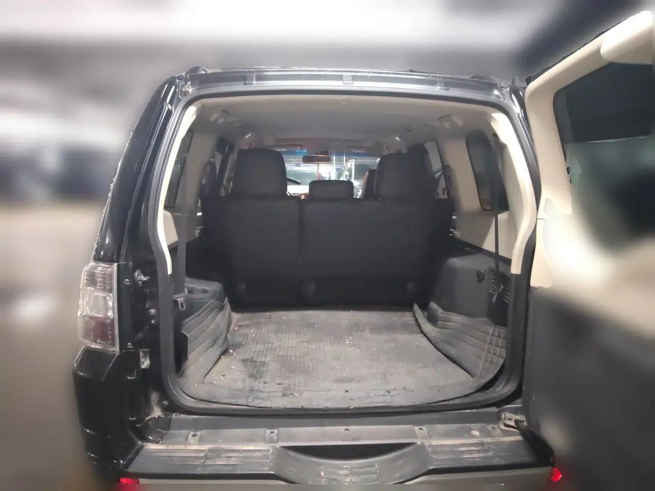 Mitsubishi Pajero 2016 3.0L Automatic Luxury Version China V Standard — миниатюра 19