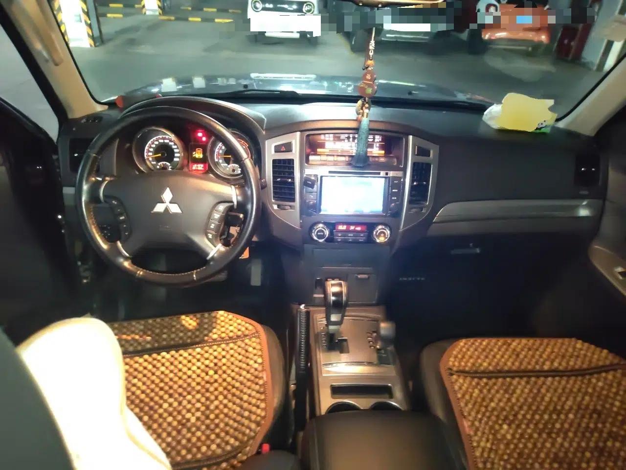 Mitsubishi Pajero 2016 3.0L Automatic Luxury Version China V Standard — миниатюра 9