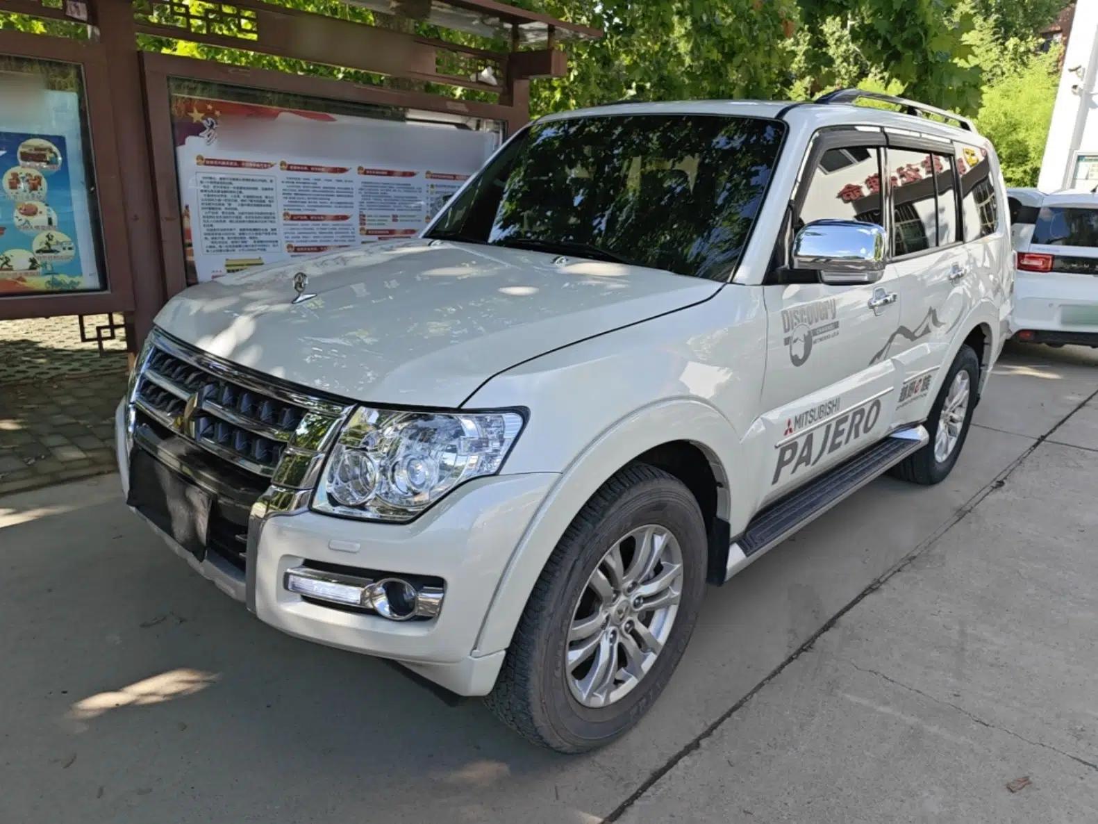 Mitsubishi Pajero 2018 V97 3.8L 5-Door GLS Sunroof – Middle East — миниатюра 1
