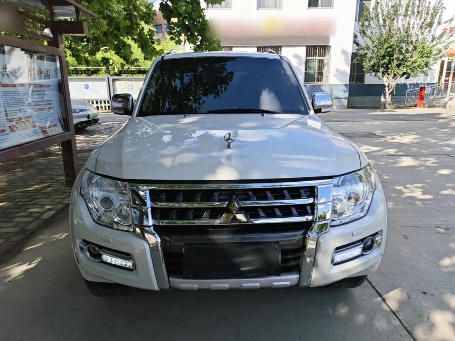 Mitsubishi Pajero 2018 V97 3.8L 5-Door GLS Sunroof – Middle East — миниатюра 2