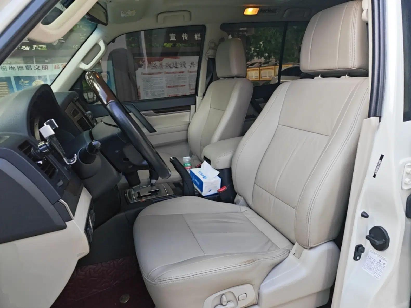 Mitsubishi Pajero 2018 V97 3.8L 5-Door GLS Sunroof – Middle East — миниатюра 17