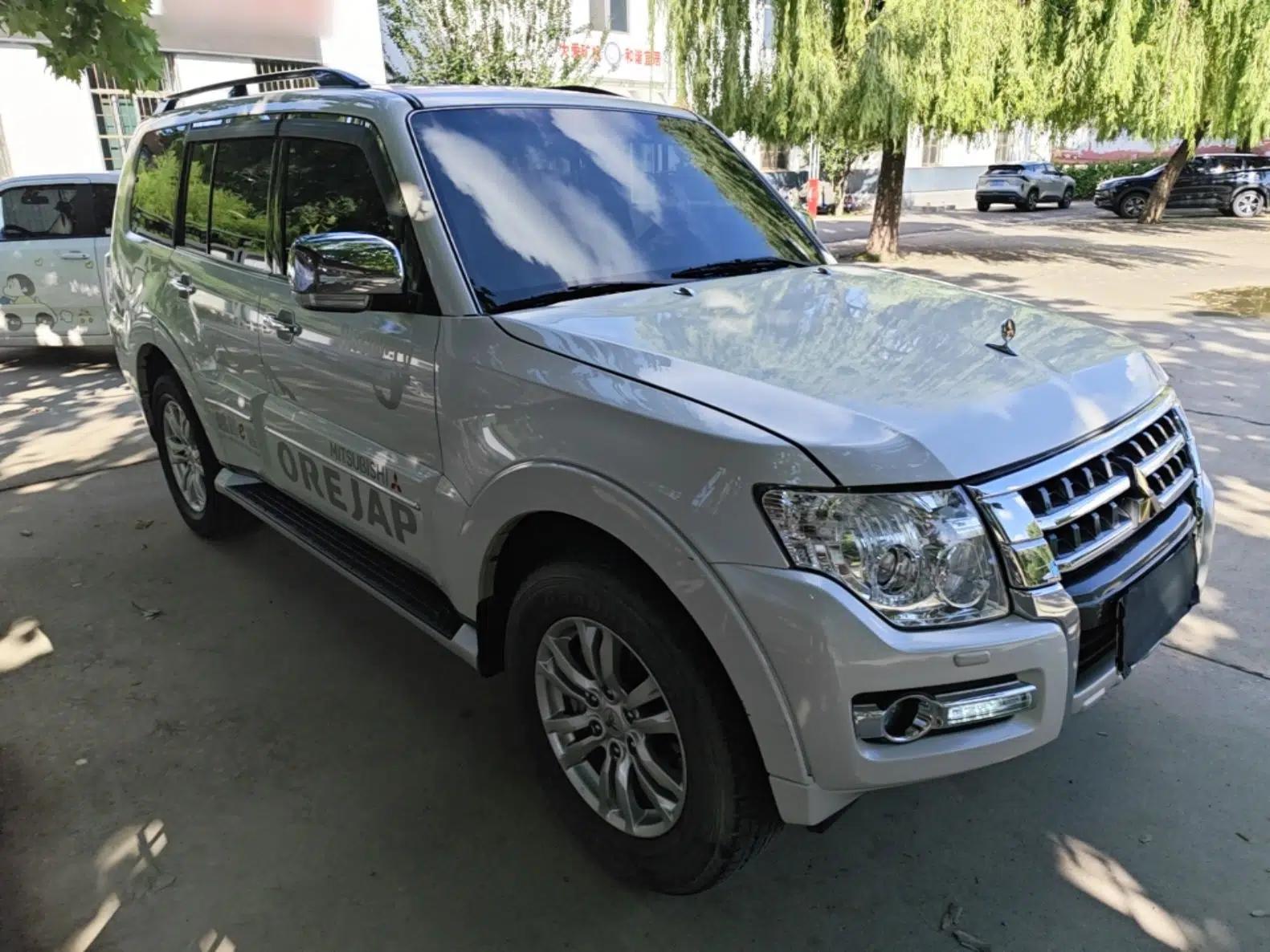 Mitsubishi Pajero 2018 V97 3.8L 5-Door GLS Sunroof – Middle East — миниатюра 3