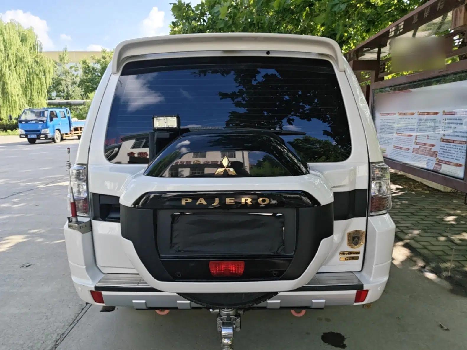Mitsubishi Pajero 2018 V97 3.8L 5-Door GLS Sunroof – Middle East — миниатюра 5