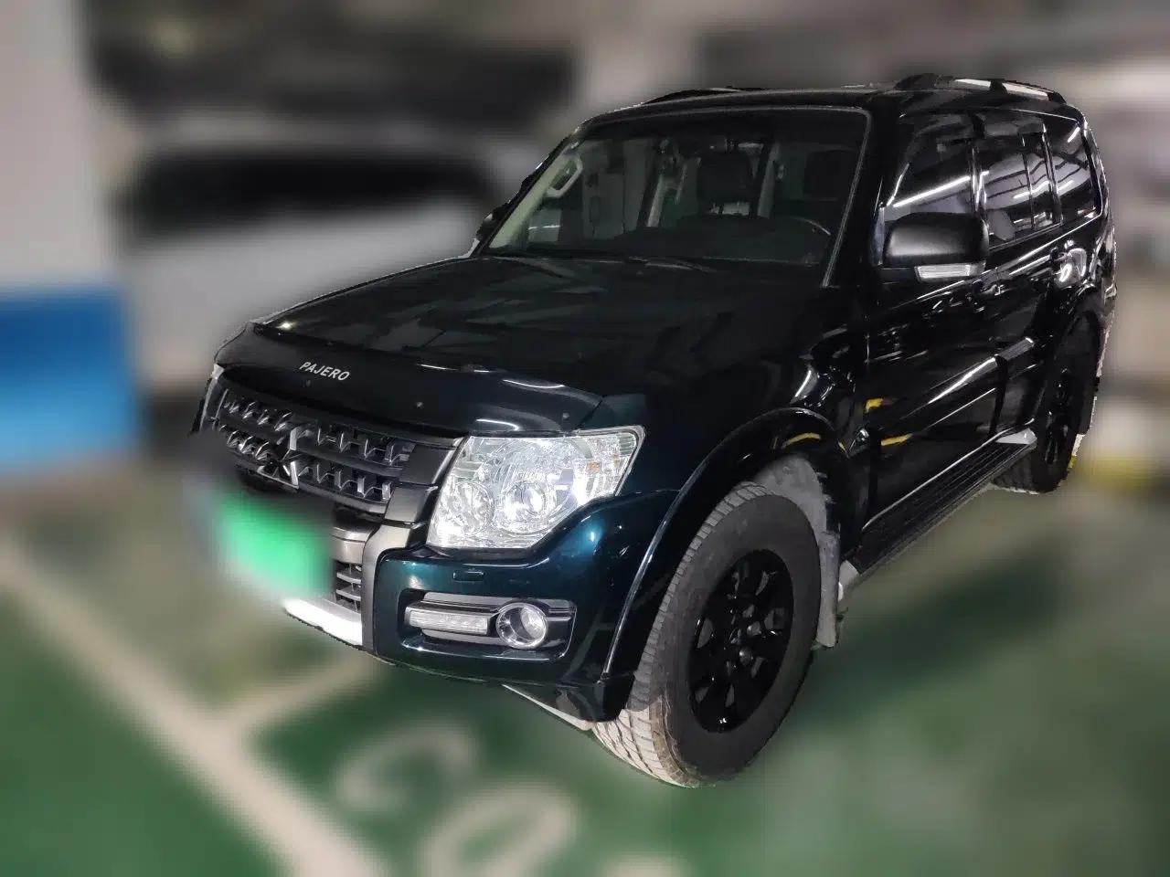 Mitsubishi Pajero 2016 3.0L Automatic Luxury Version China V Standard — миниатюра 1