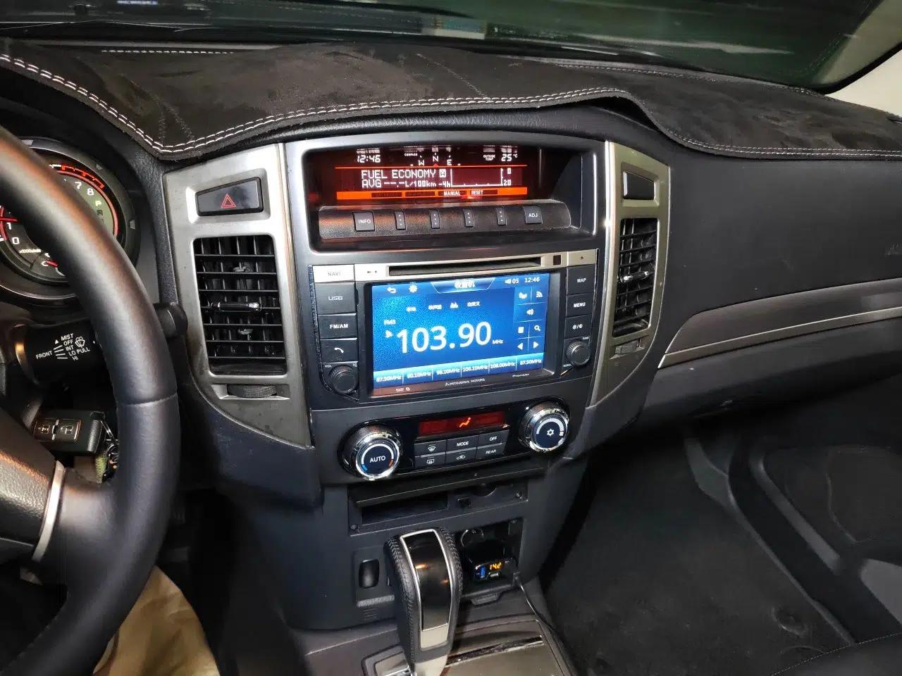 Mitsubishi Pajero 2016 3.0L Automatic Luxury Version China V Standard — миниатюра 13