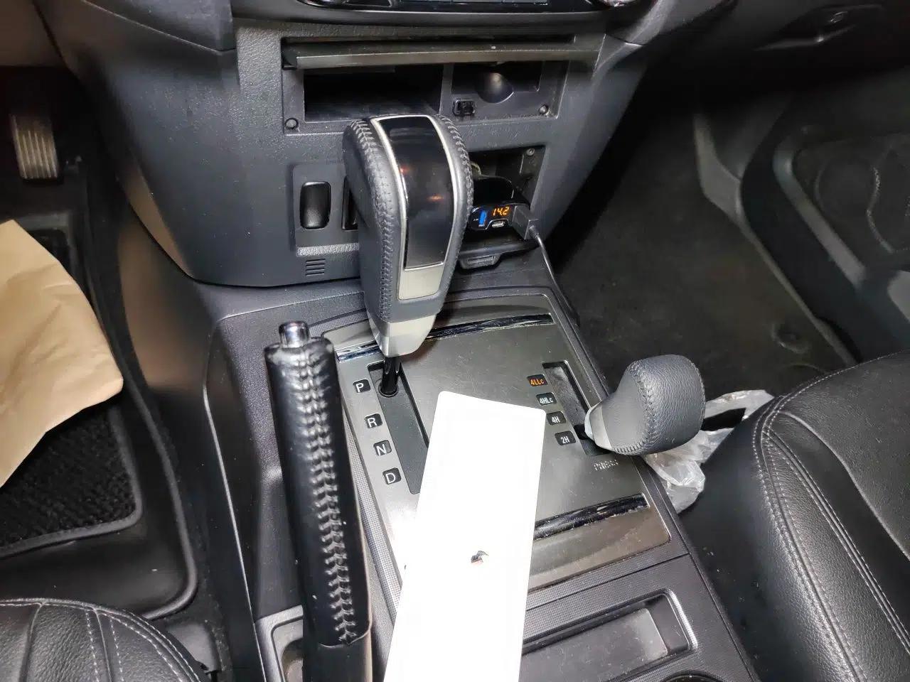 Mitsubishi Pajero 2016 3.0L Automatic Luxury Version China V Standard — миниатюра 14
