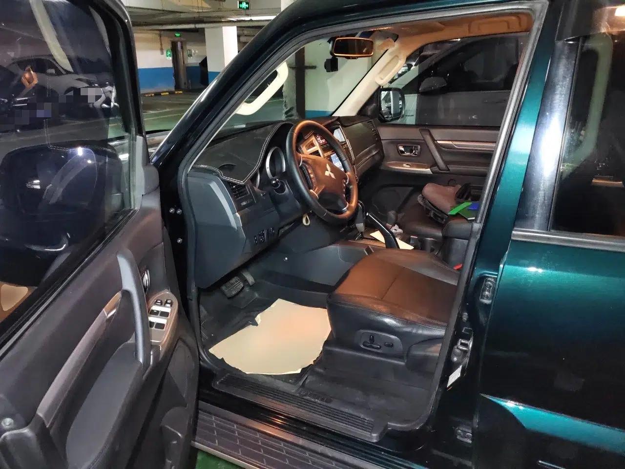 Mitsubishi Pajero 2016 3.0L Automatic Luxury Version China V Standard — миниатюра 16
