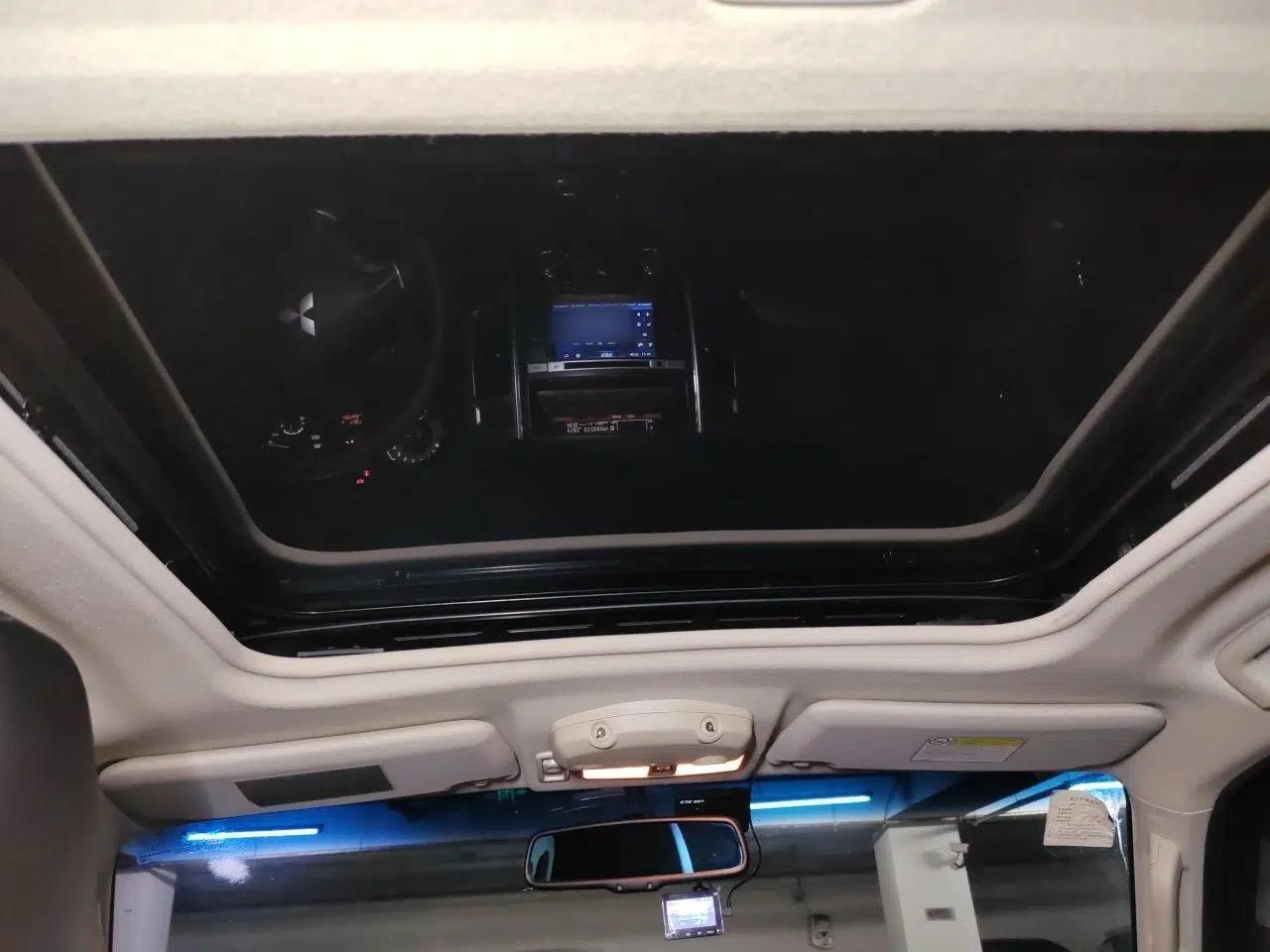 Mitsubishi Pajero 2016 3.0L Automatic Luxury Version China V Standard — миниатюра 18