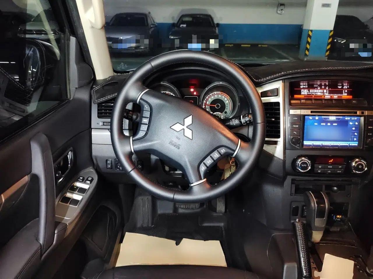 Mitsubishi Pajero 2016 3.0L Automatic Luxury Version China V Standard — миниатюра 10