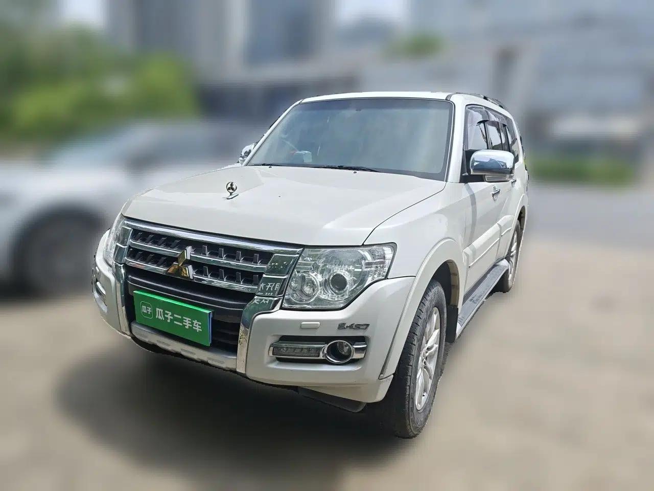 Mitsubishi Pajero 2019 3.8L Automatic 7-Seater Parallel-Import Mitsubishi Pajero — миниатюра 1