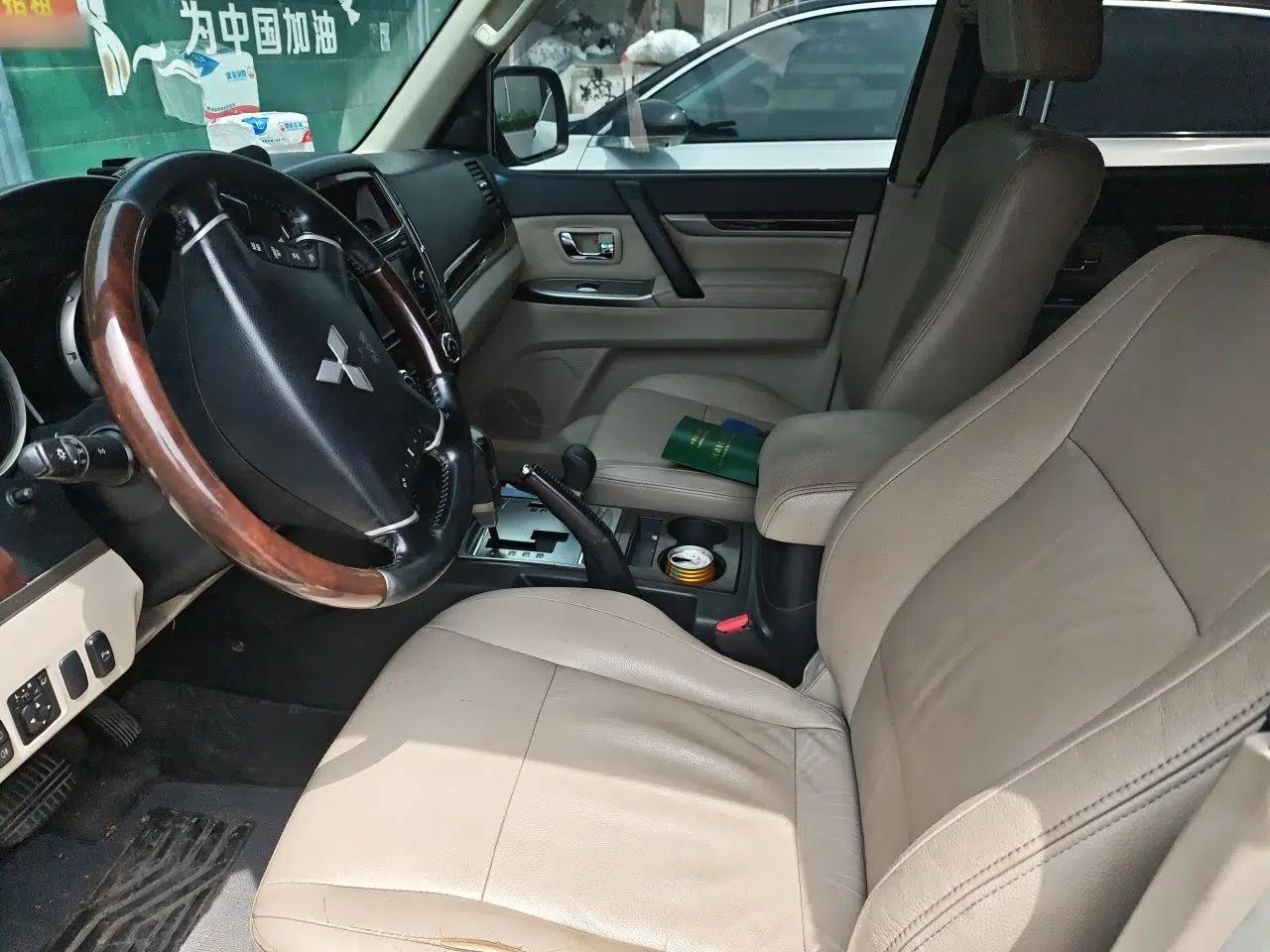 Mitsubishi Pajero 2019 3.8L Automatic 7-Seater Parallel-Import Mitsubishi Pajero — миниатюра 15