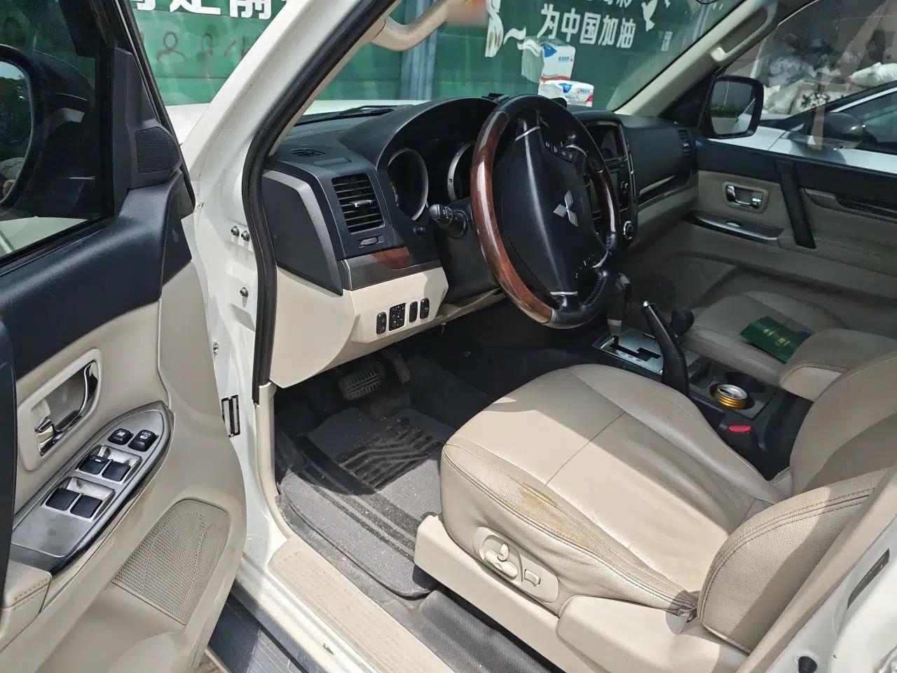 Mitsubishi Pajero 2019 3.8L Automatic 7-Seater Parallel-Import Mitsubishi Pajero — миниатюра 16