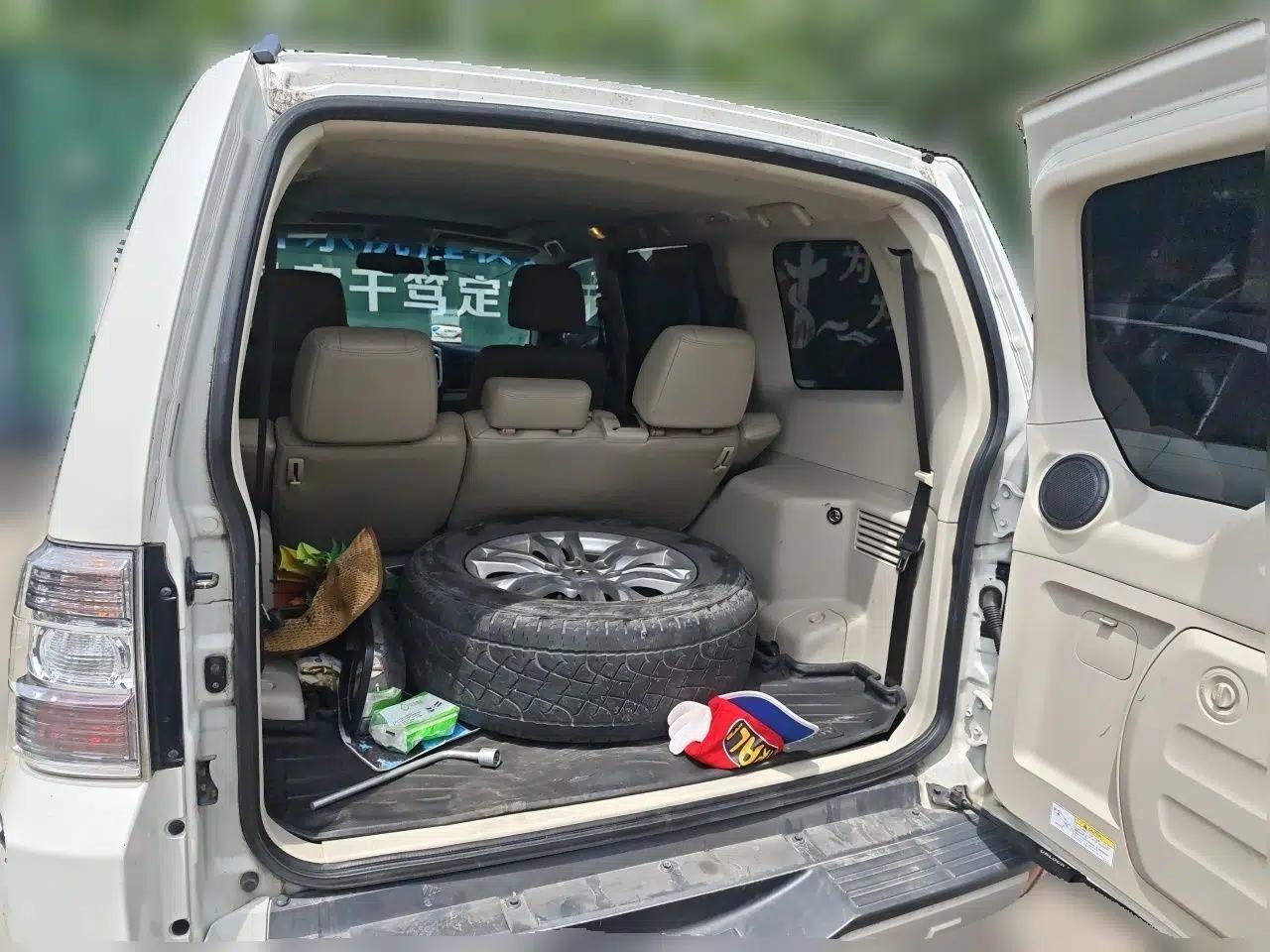 Mitsubishi Pajero 2019 3.8L Automatic 7-Seater Parallel-Import Mitsubishi Pajero — миниатюра 19