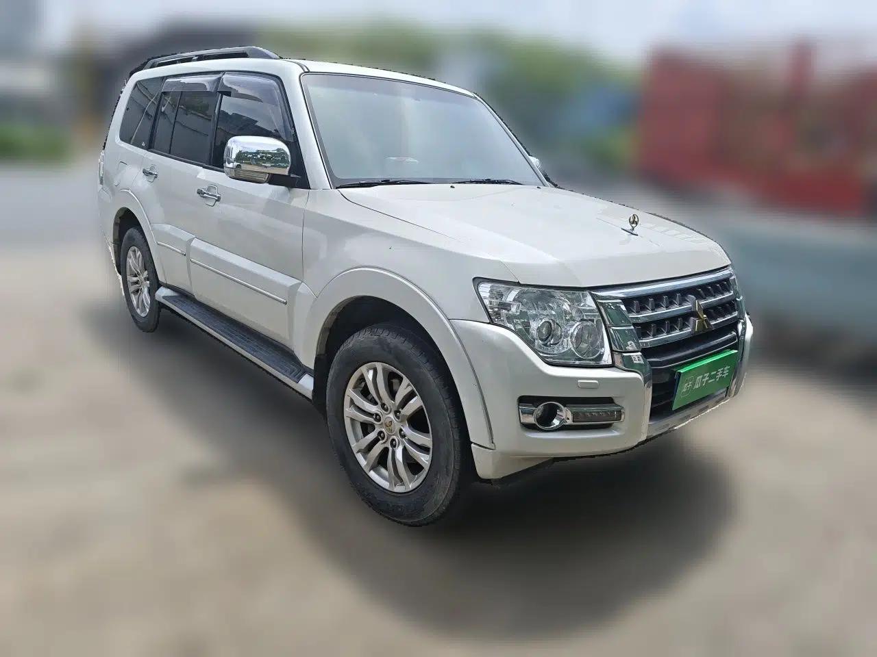 Mitsubishi Pajero 2019 3.8L Automatic 7-Seater Parallel-Import Mitsubishi Pajero — миниатюра 3