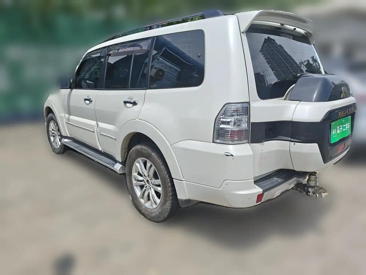 Mitsubishi Pajero 2019 3.8L Automatic 7-Seater Parallel-Import Mitsubishi Pajero — миниатюра 4