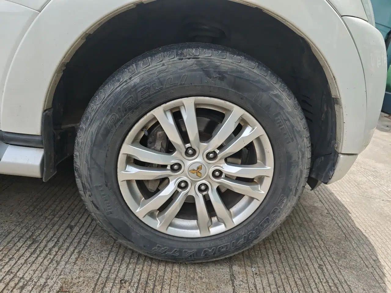 Mitsubishi Pajero 2019 3.8L Automatic 7-Seater Parallel-Import Mitsubishi Pajero — миниатюра 8