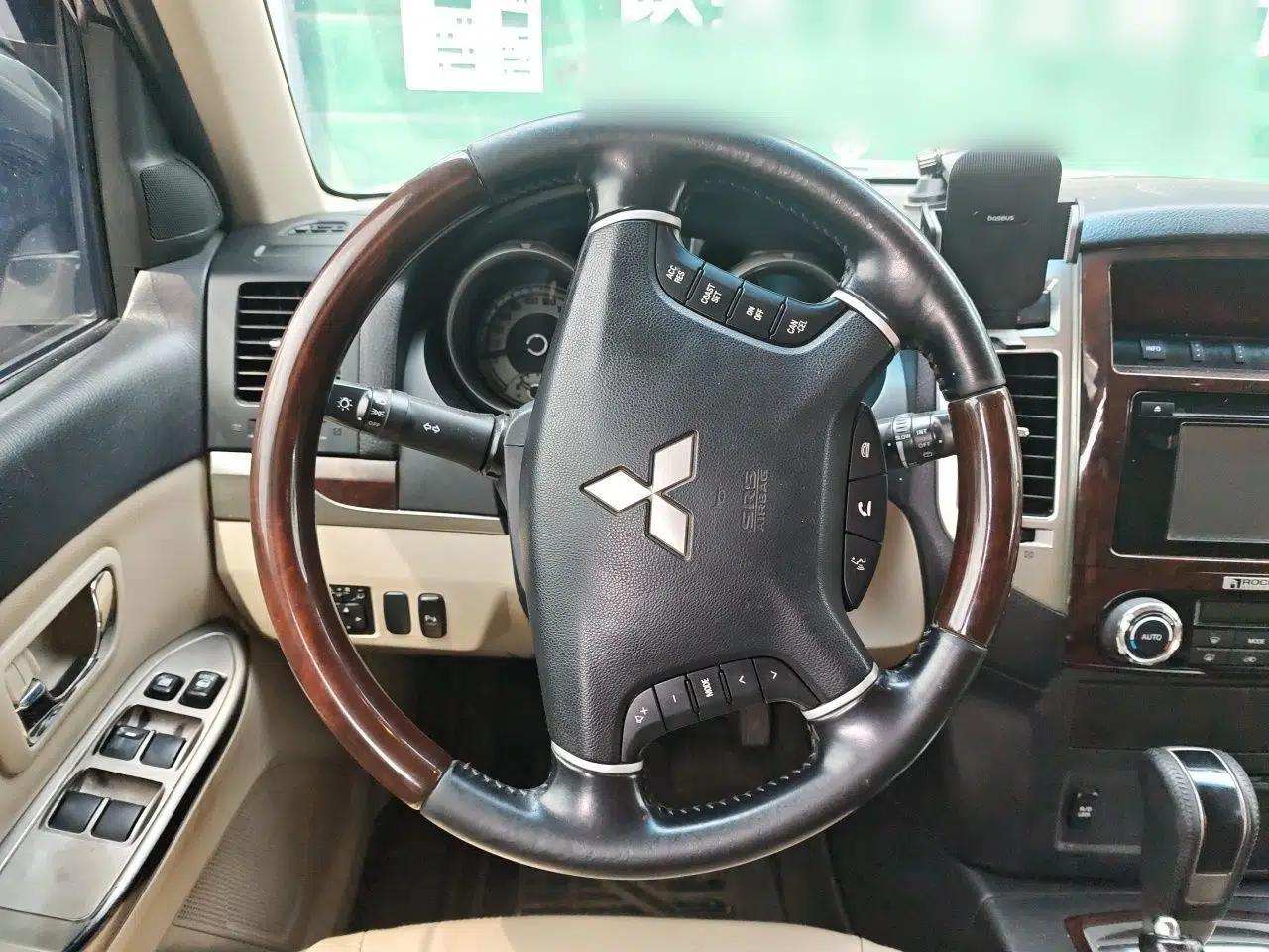 Mitsubishi Pajero 2019 3.8L Automatic 7-Seater Parallel-Import Mitsubishi Pajero — миниатюра 10