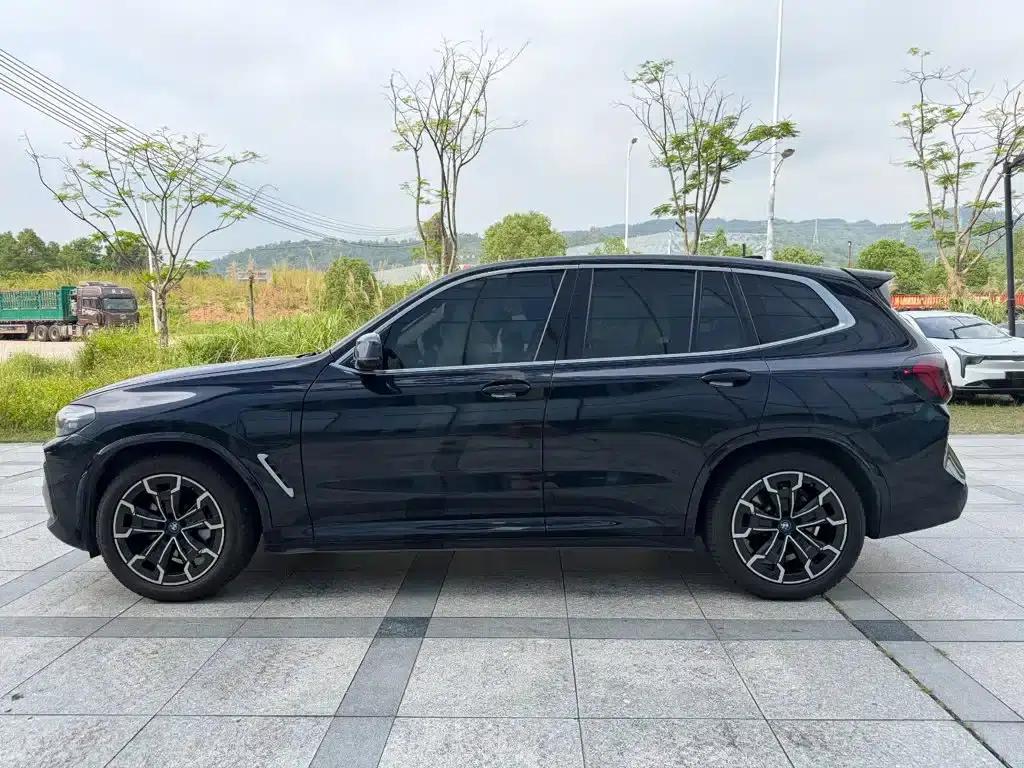BMW iX3 2022 Leading Edition — миниатюра 3