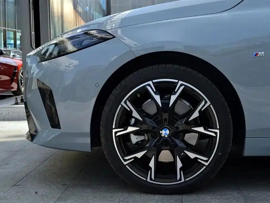 2025 BMW 2 Series 225L M Sport Shadow Edition — миниатюра 12
