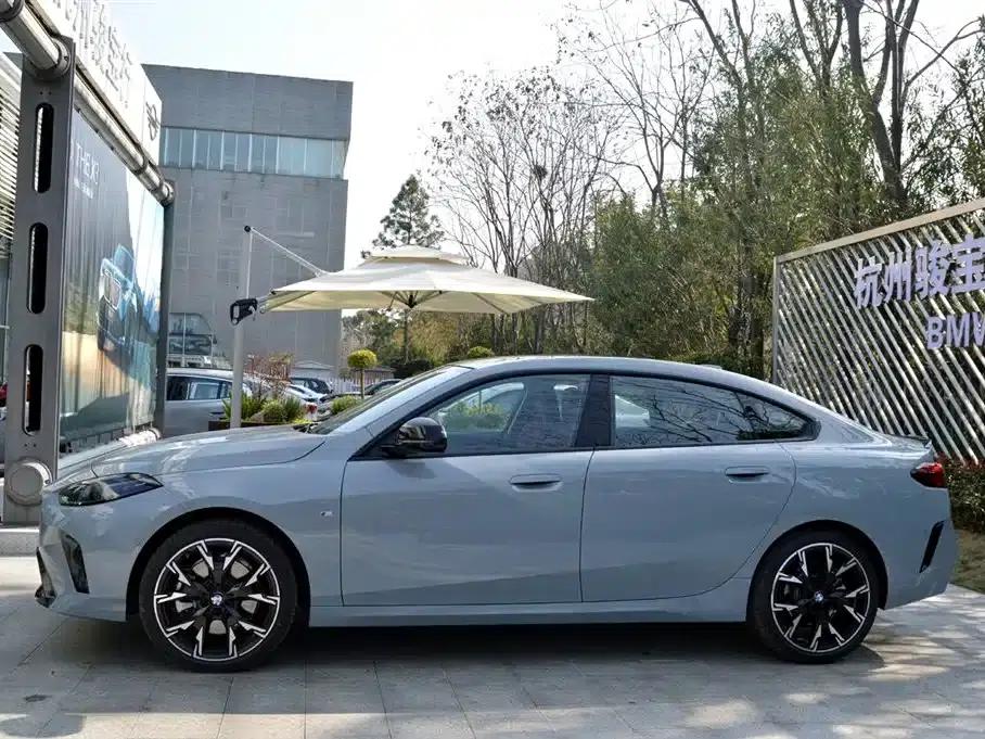 2025 BMW 2 Series 225L M Sport Shadow Edition — миниатюра 3
