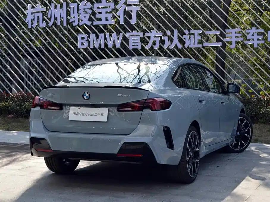 2025 BMW 2 Series 225L M Sport Shadow Edition — миниатюра 5