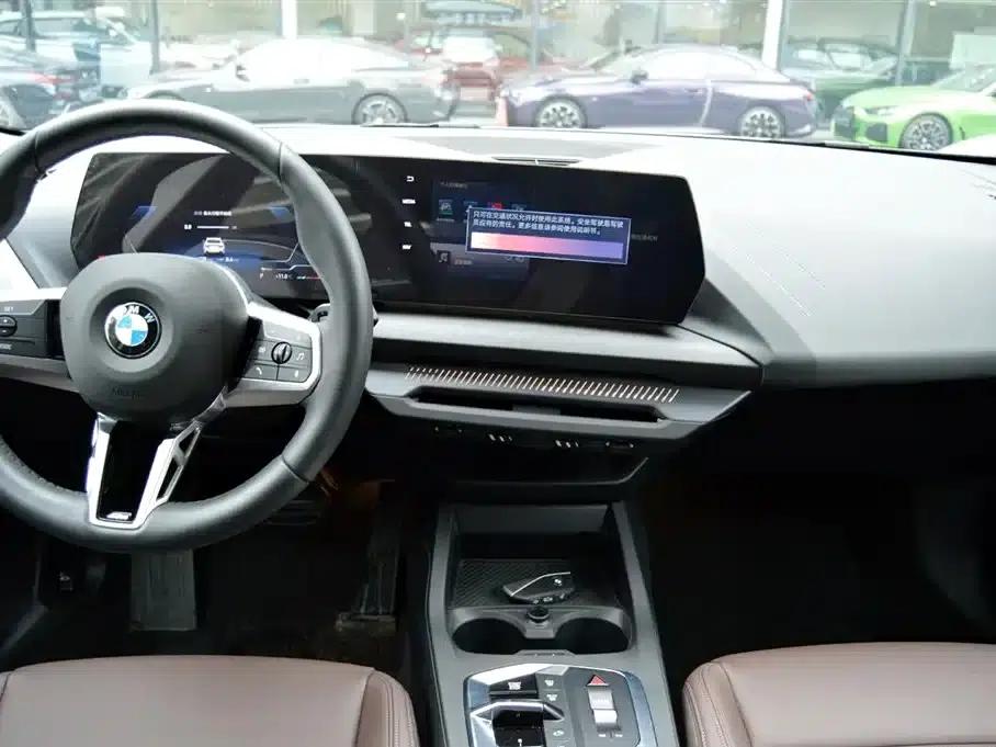 2025 BMW 2 Series 225L M Sport Package — миниатюра 7