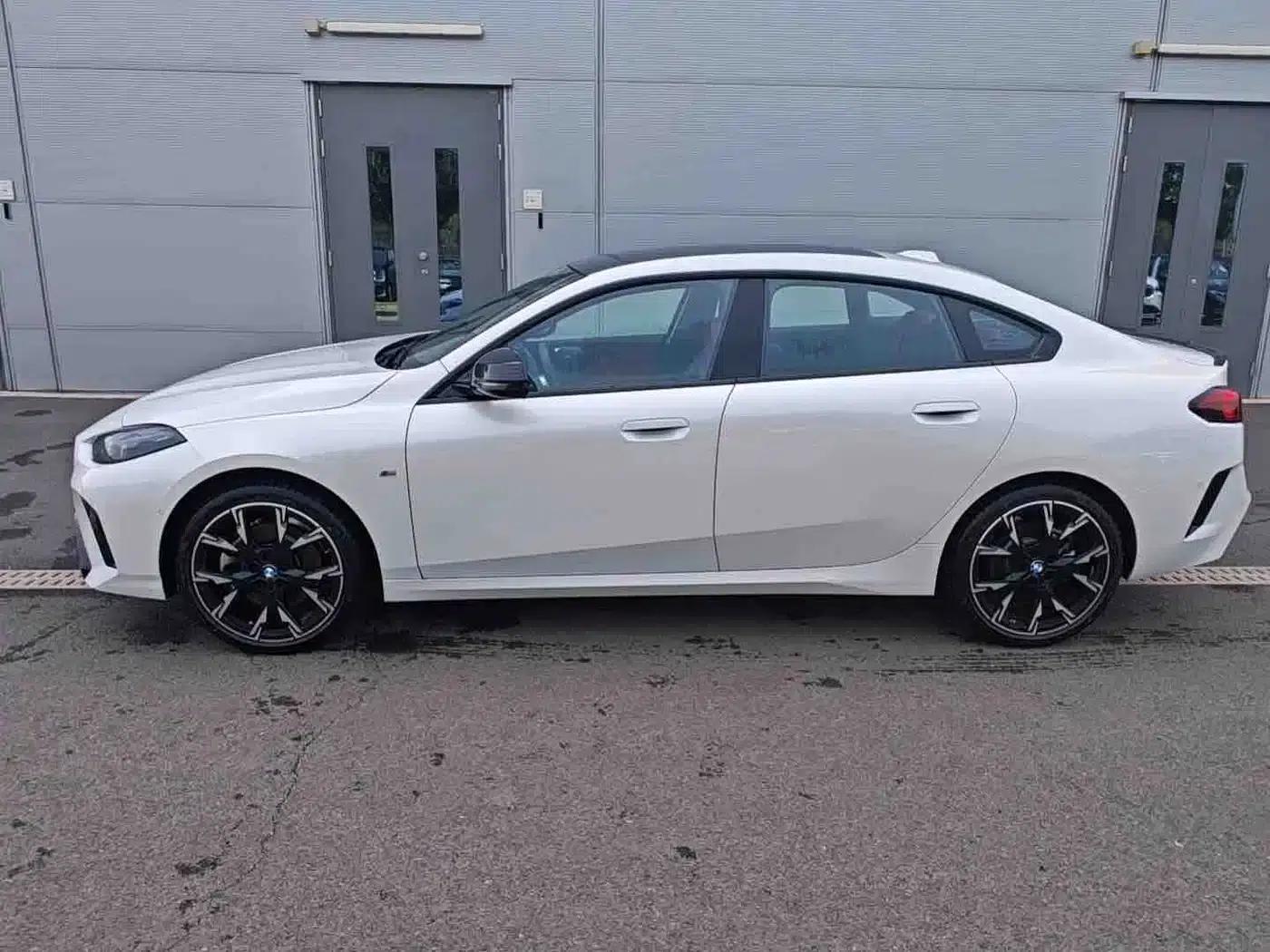 2025 BMW 2 Series 225L M Sport Shadow Edition — миниатюра 5