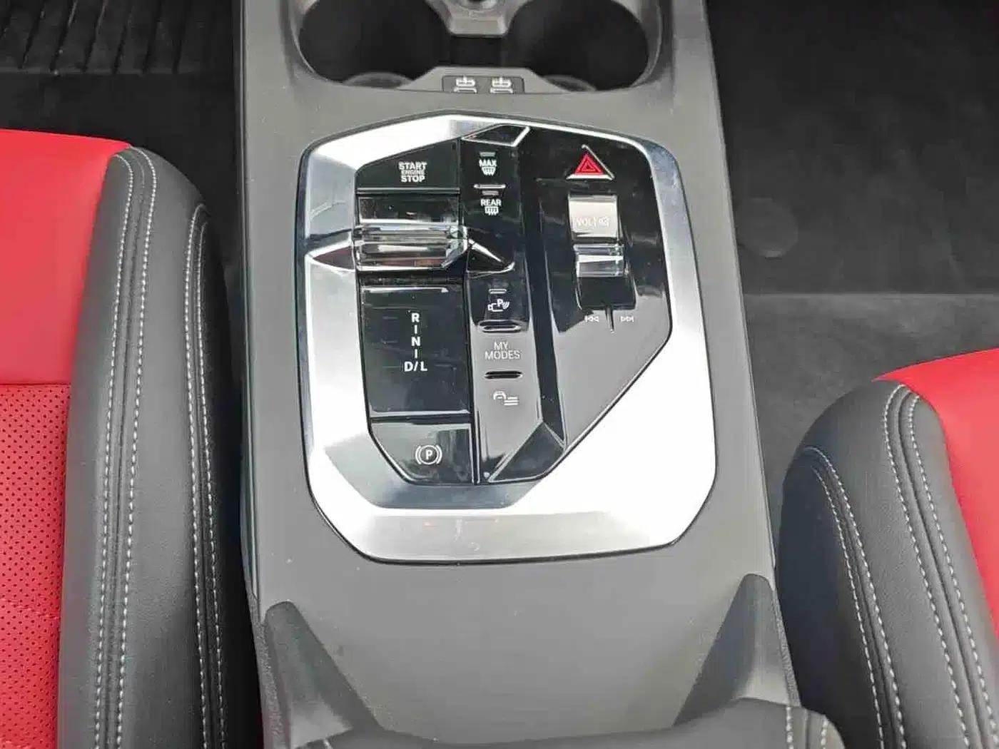 2025 BMW 2 Series 225L M Sport Shadow Edition — миниатюра 10