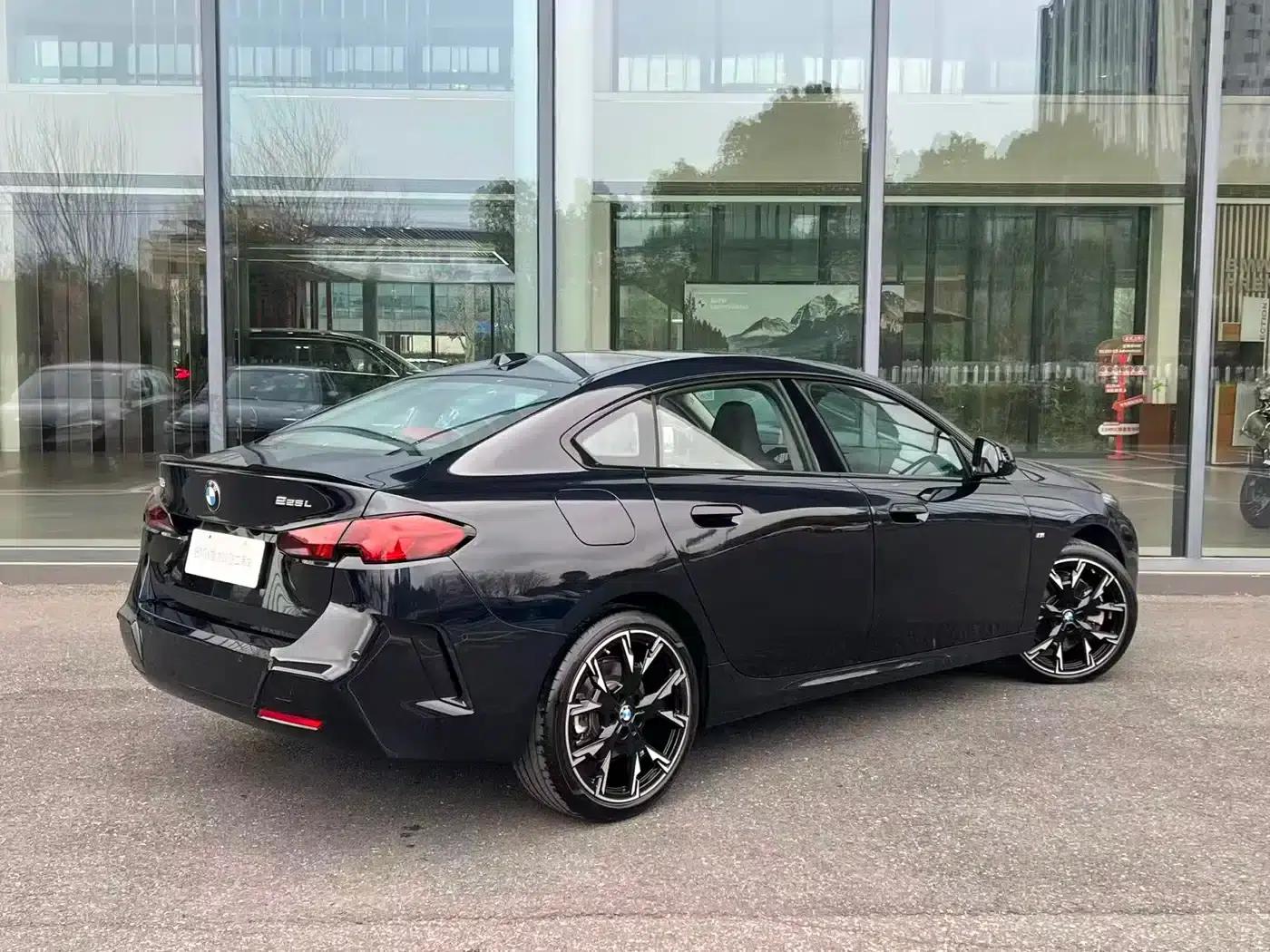 2025 BMW 2 Series 225L M Sport Shadow Edition — миниатюра 4