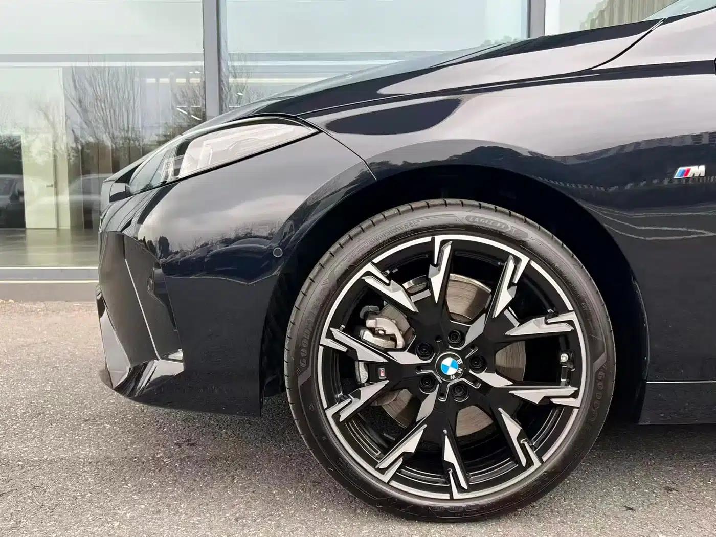 2025 BMW 2 Series 225L M Sport Shadow Edition — миниатюра 6
