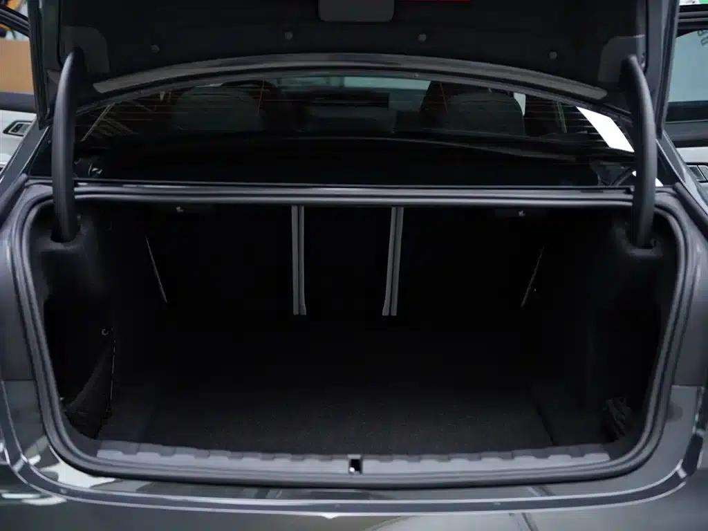 2024 BMW M3 Competition Sedan — миниатюра 35