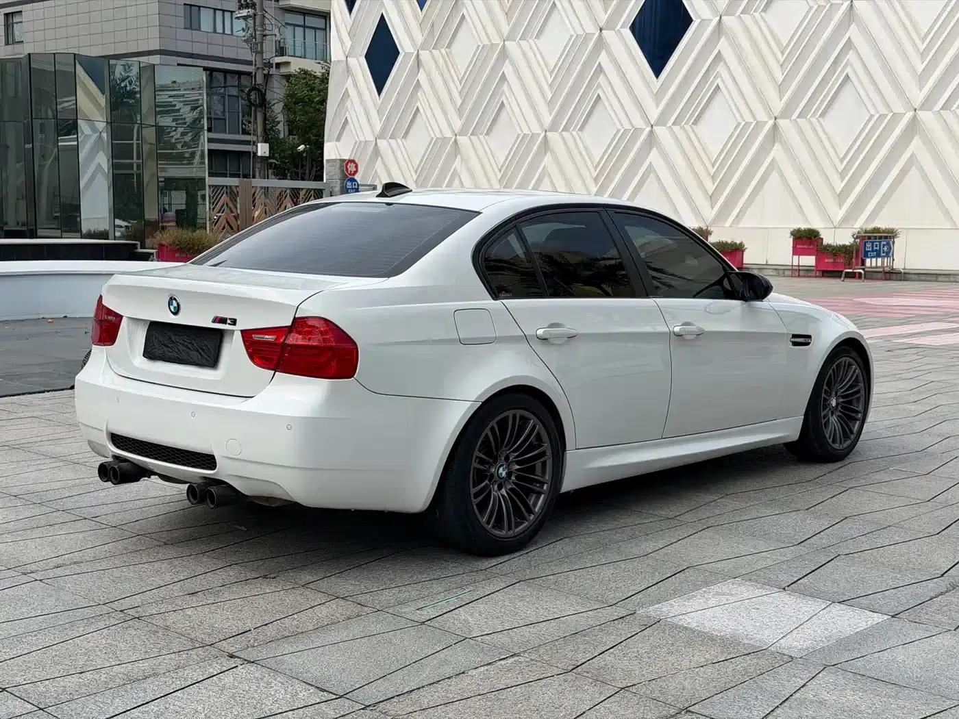 2009 BMW M3 Sedan — миниатюра 4