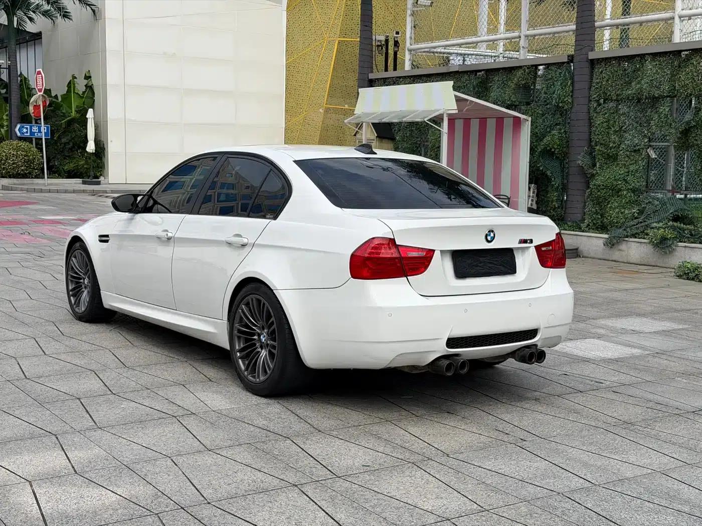 2009 BMW M3 Sedan — миниатюра 5