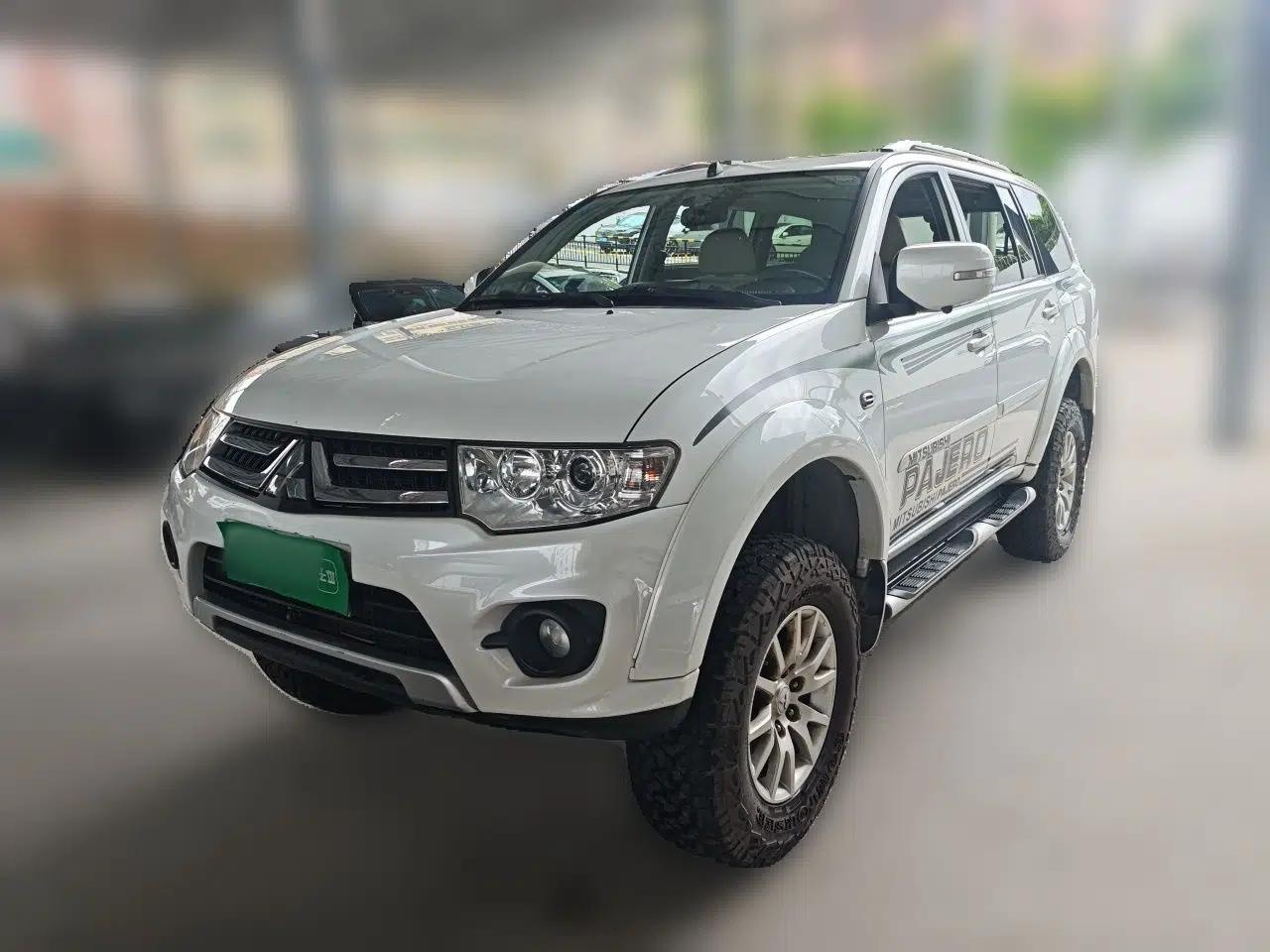 Mitsubishi Pajero Sport 2013 3.0L Automatic Two-Wheel Drive Luxury Edition — миниатюра 1