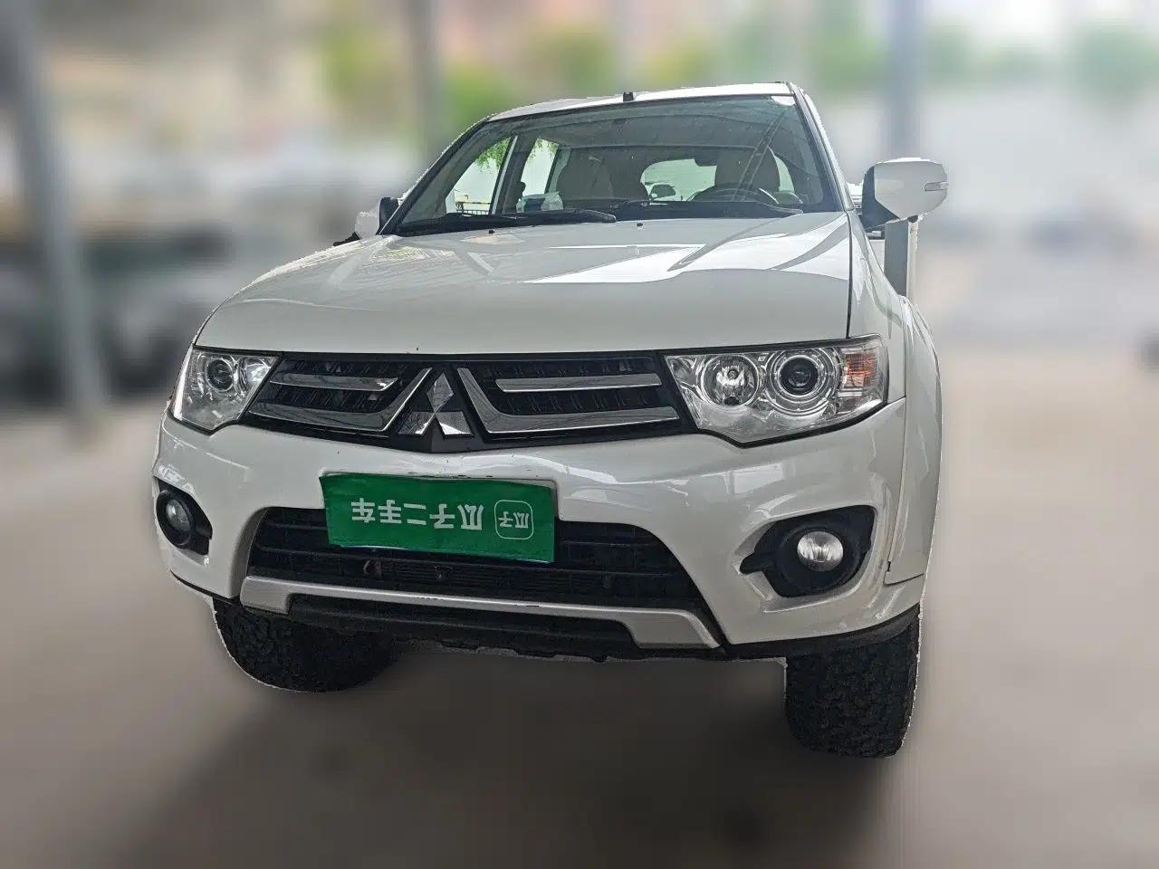 Mitsubishi Pajero Sport 2013 3.0L Automatic Two-Wheel Drive Luxury Edition — миниатюра 2