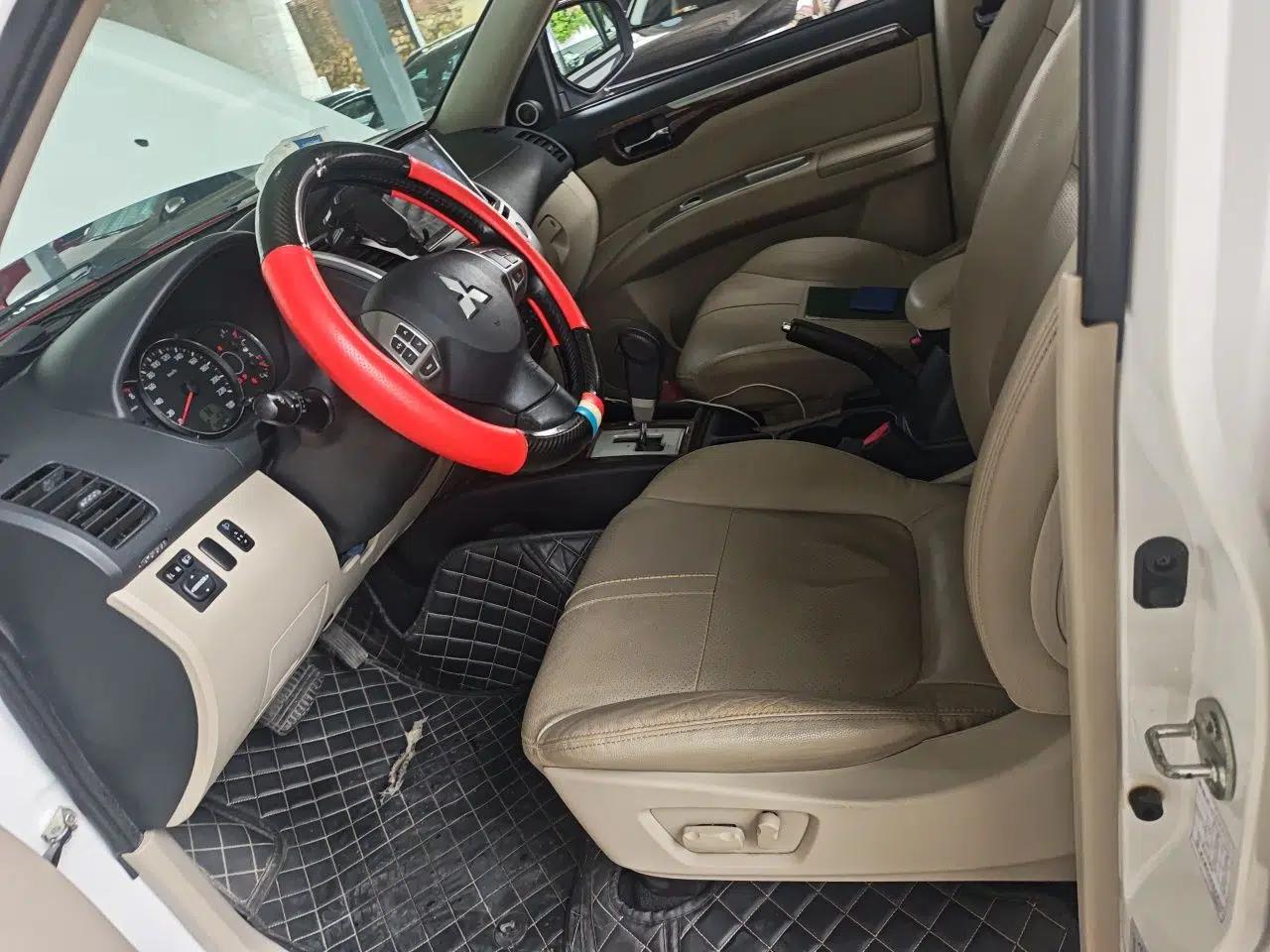 Mitsubishi Pajero Sport 2013 3.0L Automatic Two-Wheel Drive Luxury Edition — миниатюра 15