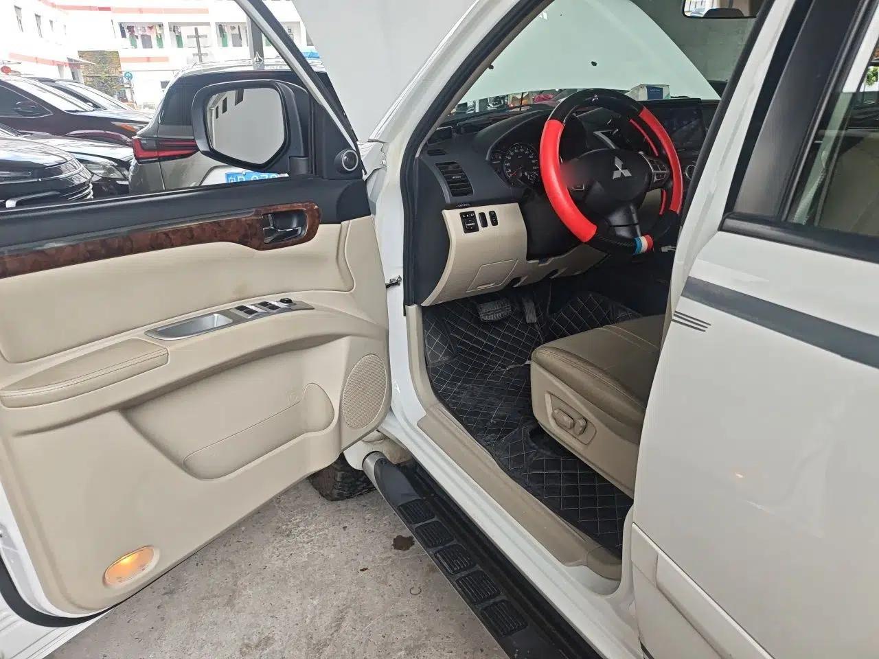 Mitsubishi Pajero Sport 2013 3.0L Automatic Two-Wheel Drive Luxury Edition — миниатюра 16